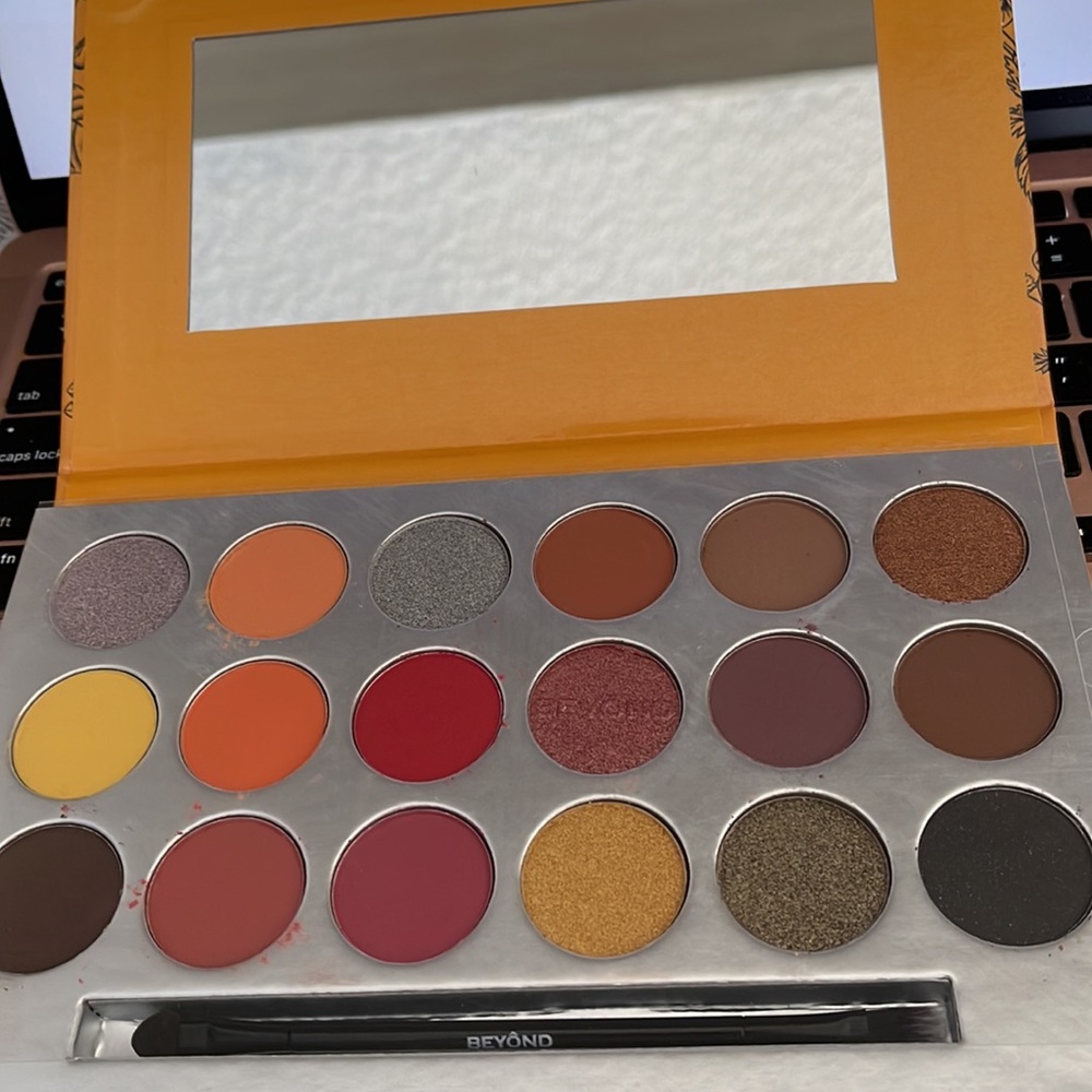 New Beyond Better than Better Siren Eyeshadow Palette 24 Shades